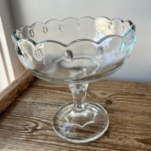 VINTAGE SCALLOP EDGE GLASS SERVING BOWL Fruit Dish Raised Pedestal